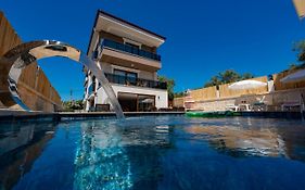 Deniz Manzarasi Plaj Havuz Jakuzi Sauna Lueks Villa